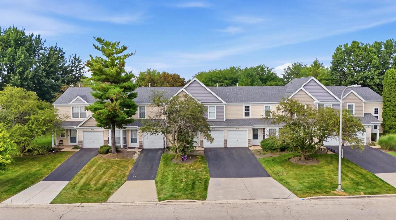 1660 College Green Dr., Elgin, IL 60123