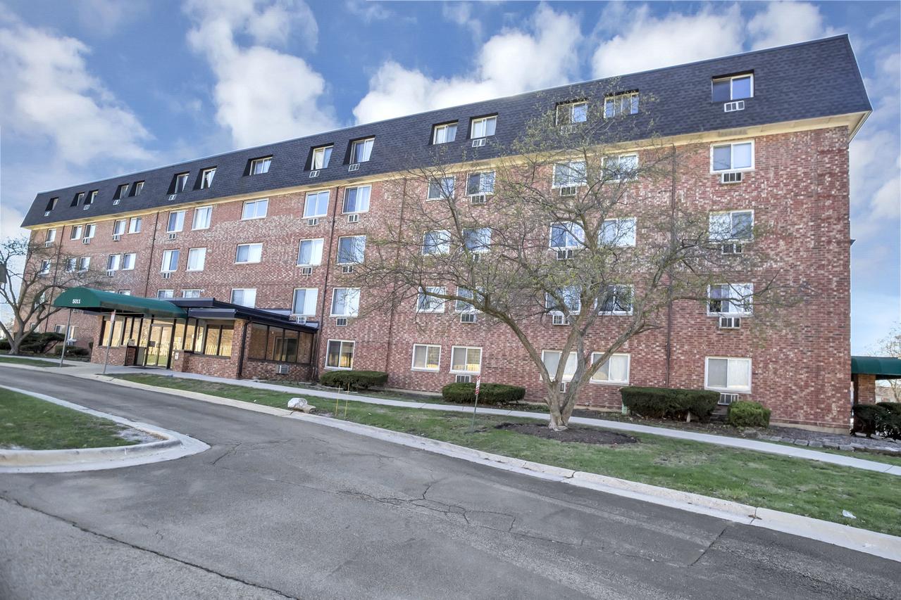 5011 Valley Ln. #501, Streamwood, IL 60107