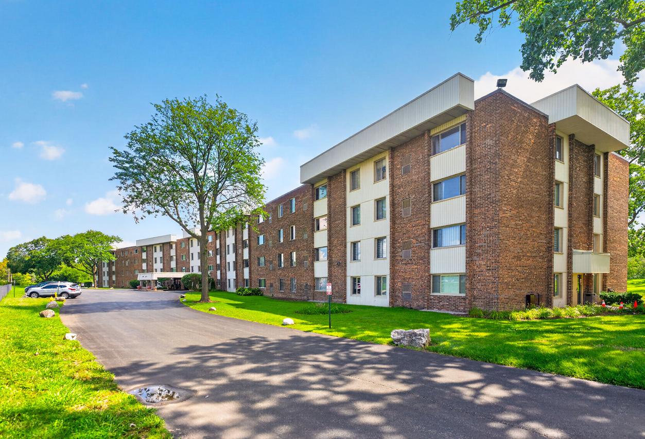 841 N York St. #428, Elmhurst, IL 60126
