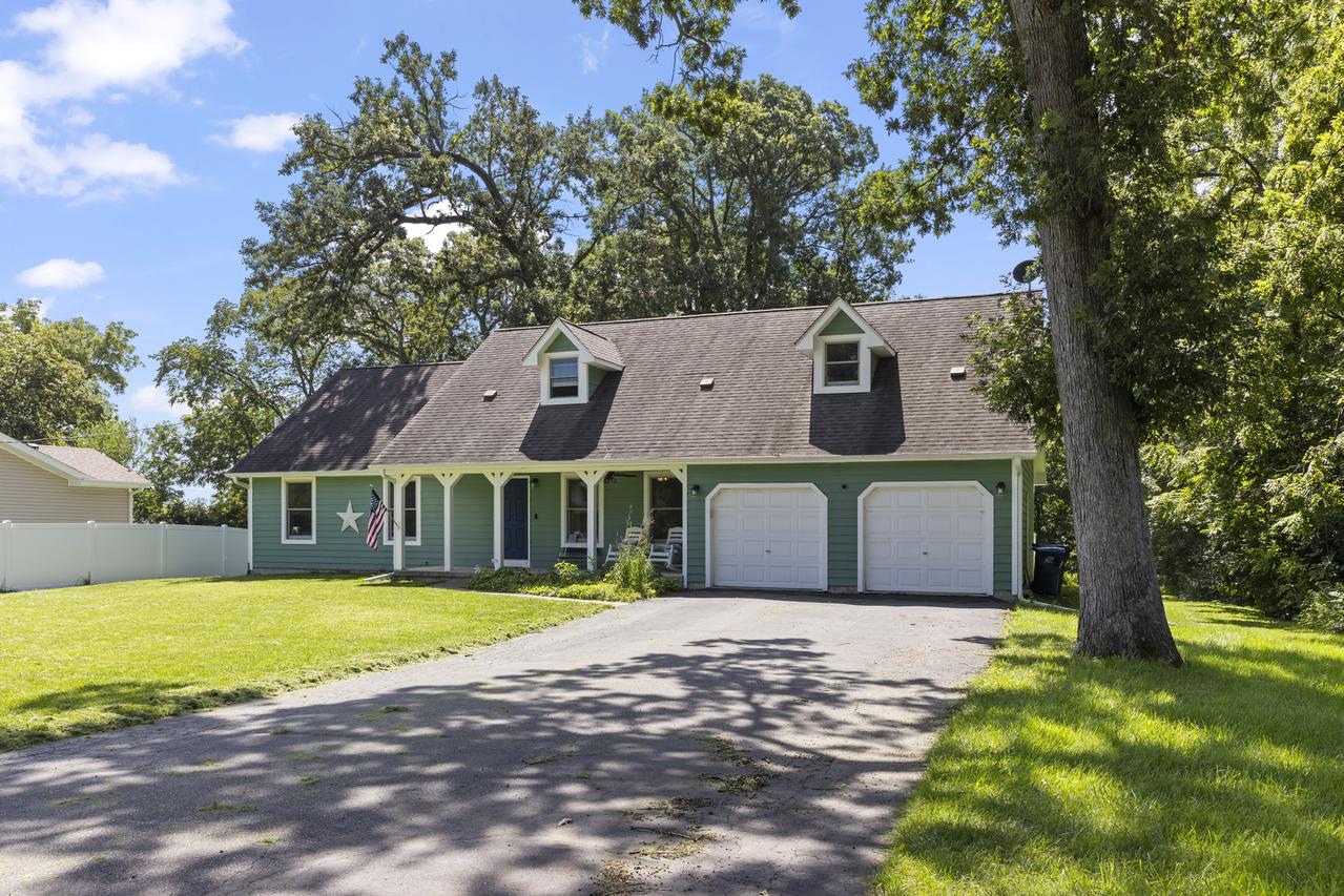 43W753 Oakleaf Dr., Elburn, IL 60119
