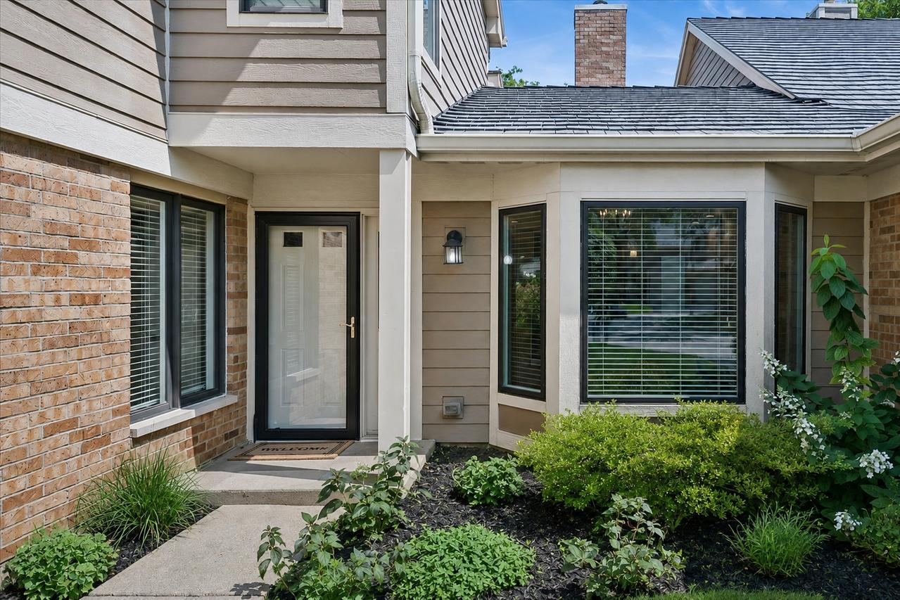 1204 Chatham Ct., Libertyville, IL 60048