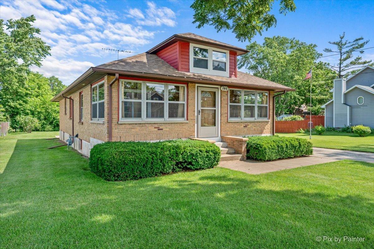 746 Parkway Ave., Elgin, IL 60120