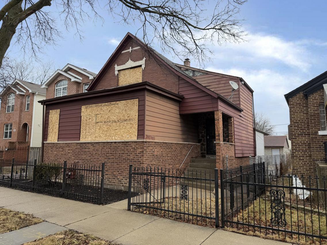 9207 S Ellis Ave., Chicago, IL 60619