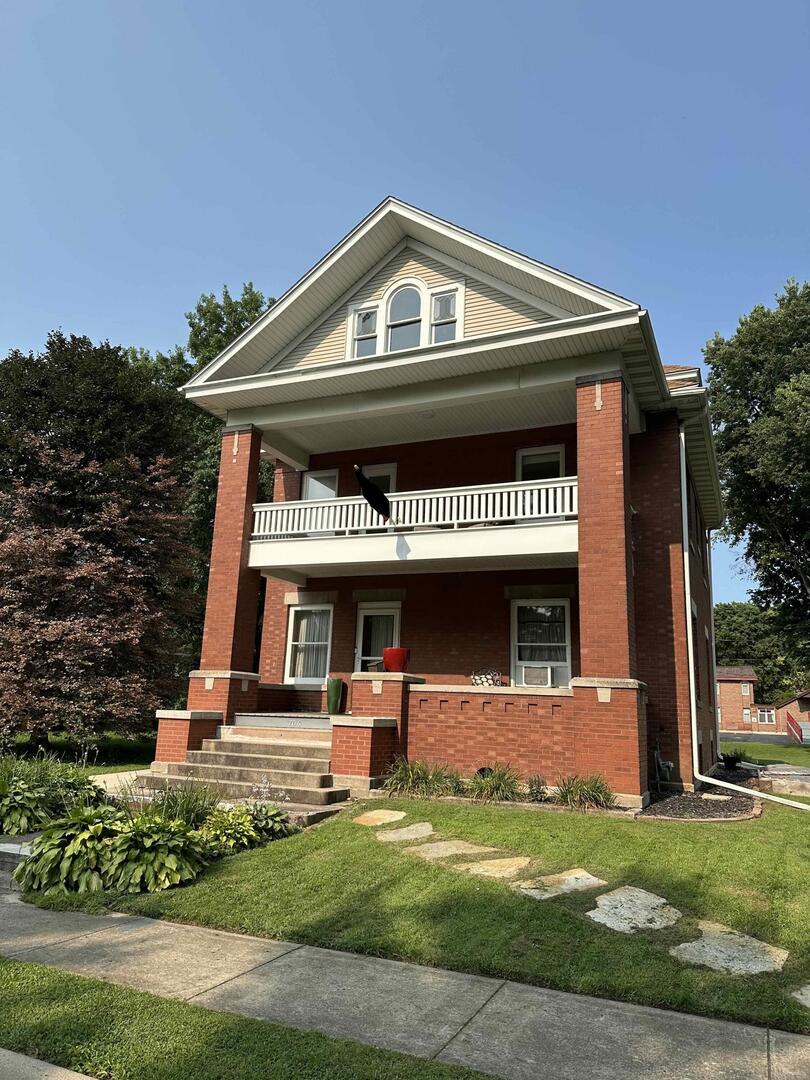 706 E 2nd Ave., Sterling, IL 61081