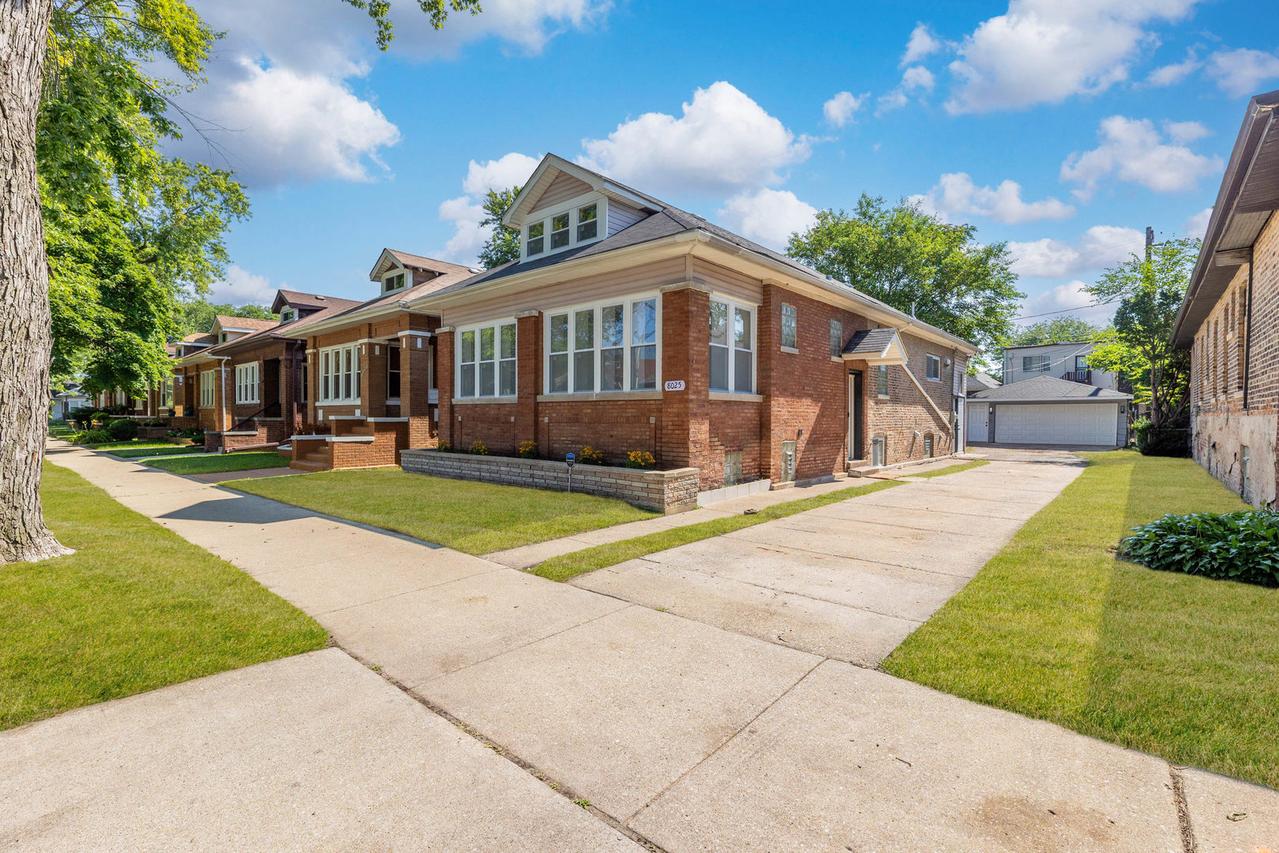 8025 S Euclid Ave., Chicago, IL 60617