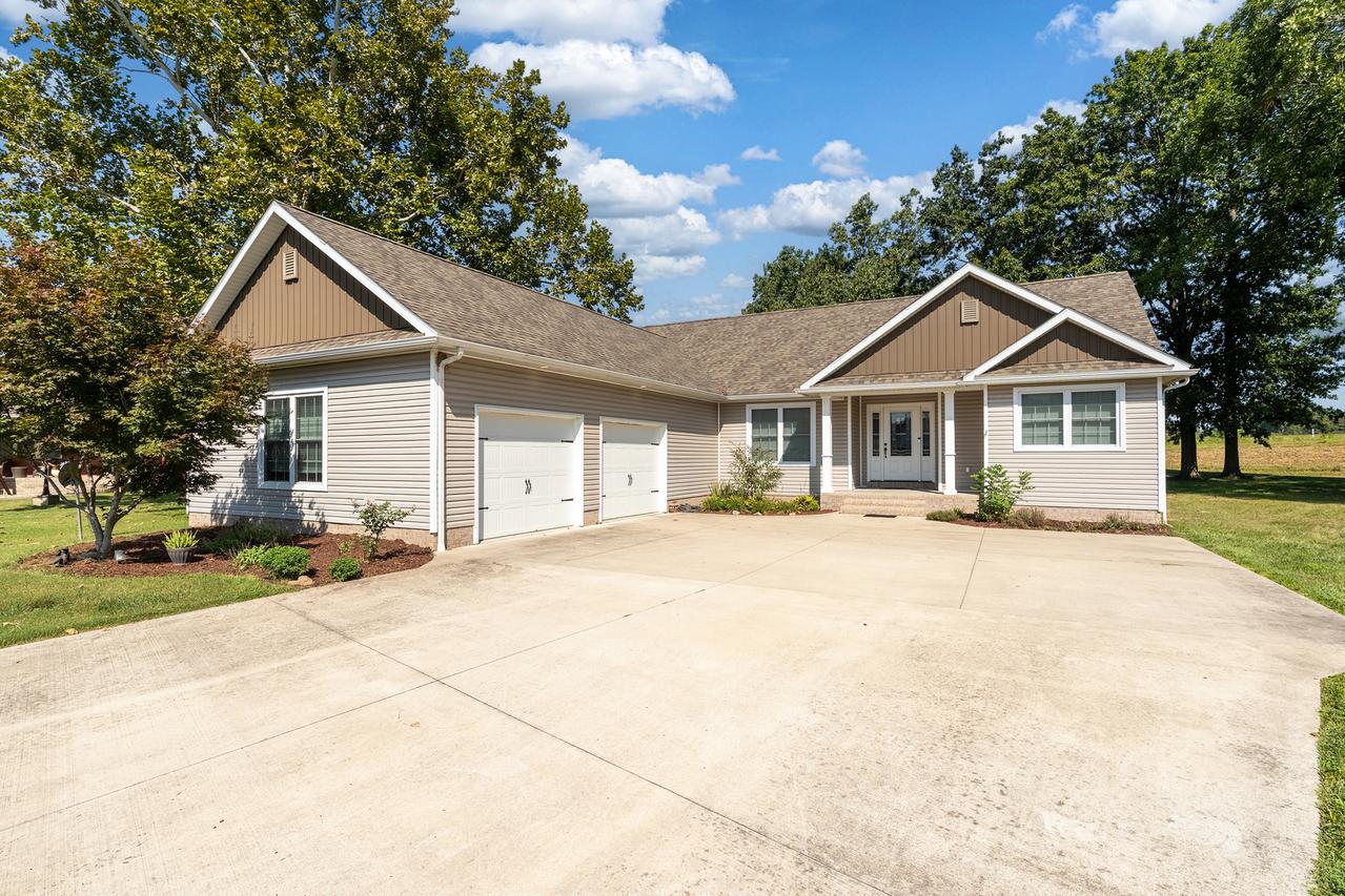 1732 Heritage Ct., Carterville, IL 62918