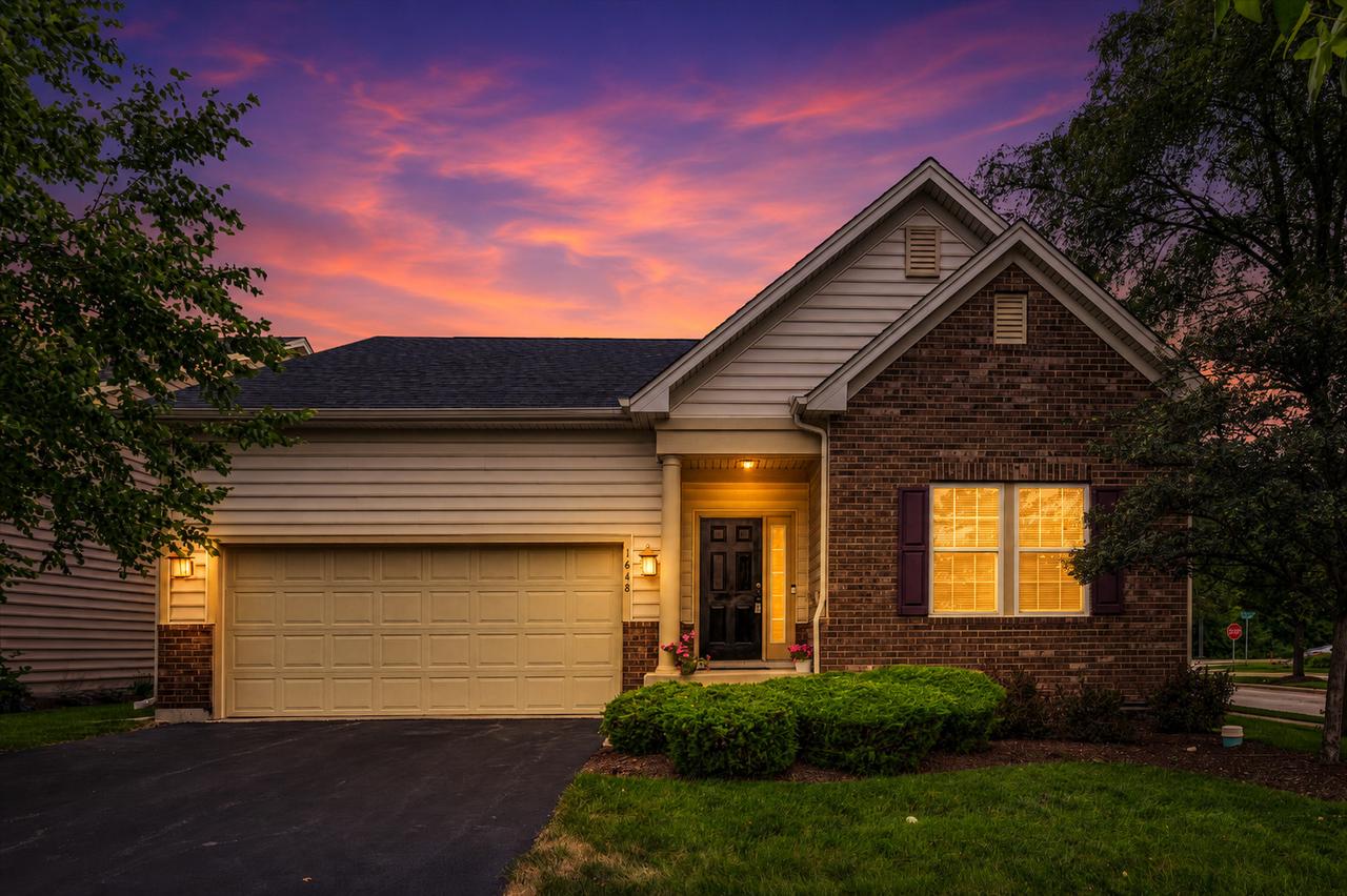 1648 Colchester Ln., Aurora, IL 60505