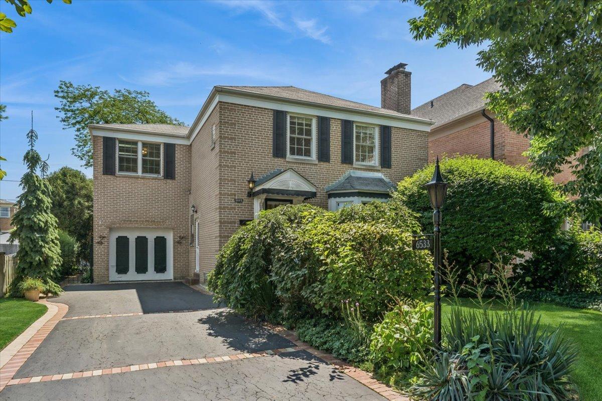 6533 N Christiana Ave., Lincolnwood, IL 60712