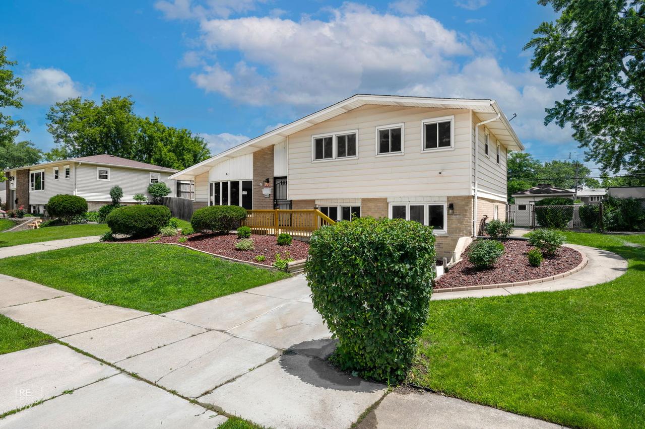 14825 Parkside Ave., Oak Forest, IL 60452