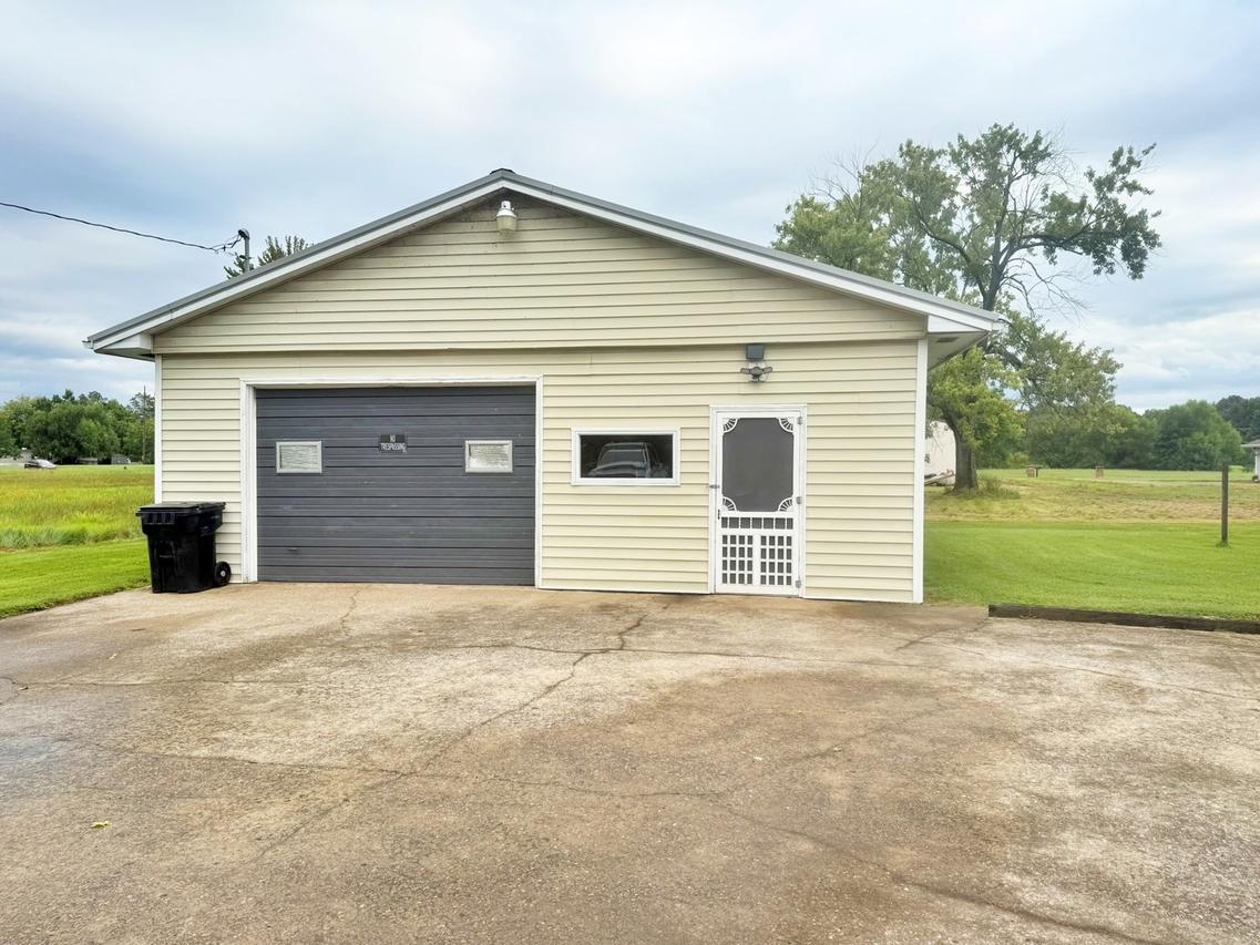 1015 E 7th St., Metropolis, IL 62960