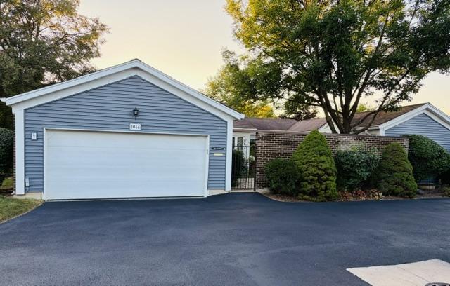 1066 Dartmouth Dr., Wheaton, IL 60189