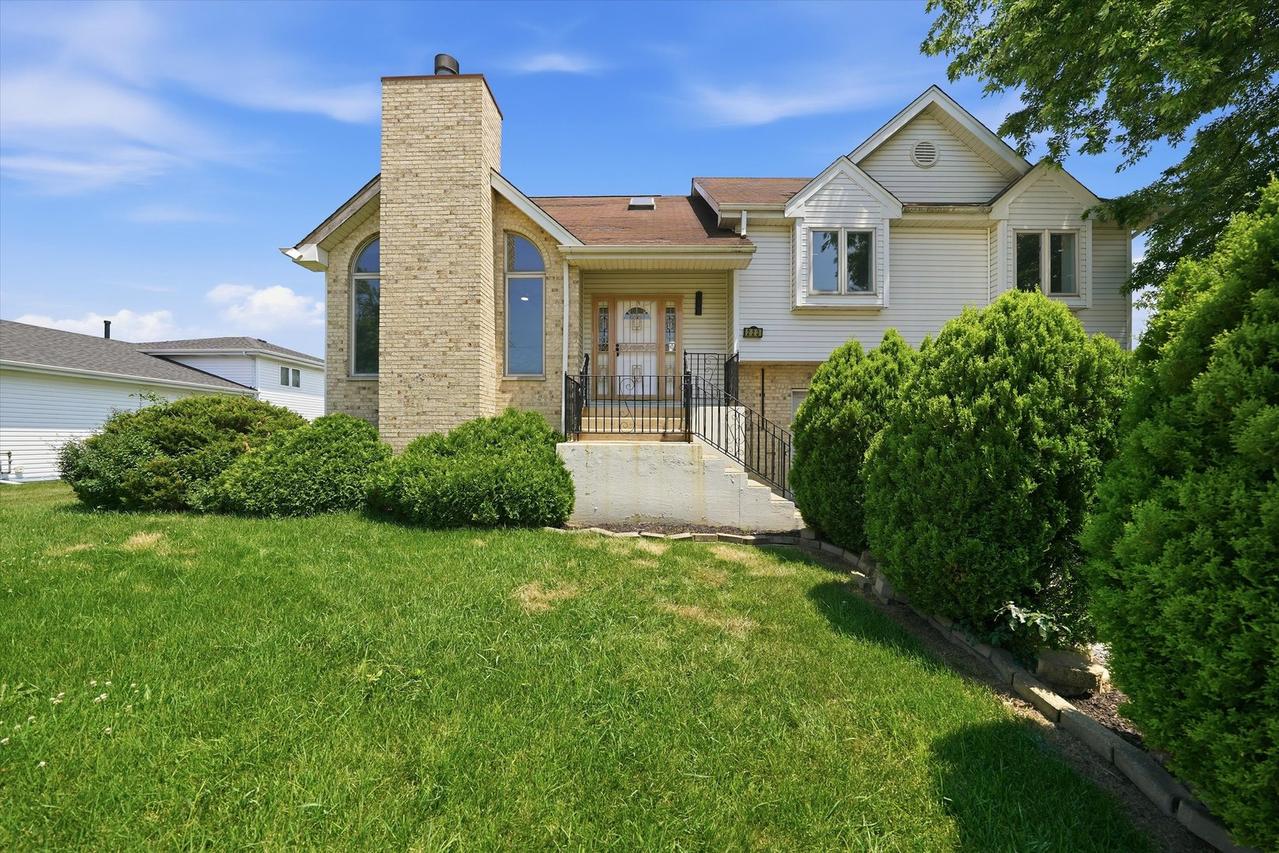 223 S Dante Ave., Glenwood, IL 60425