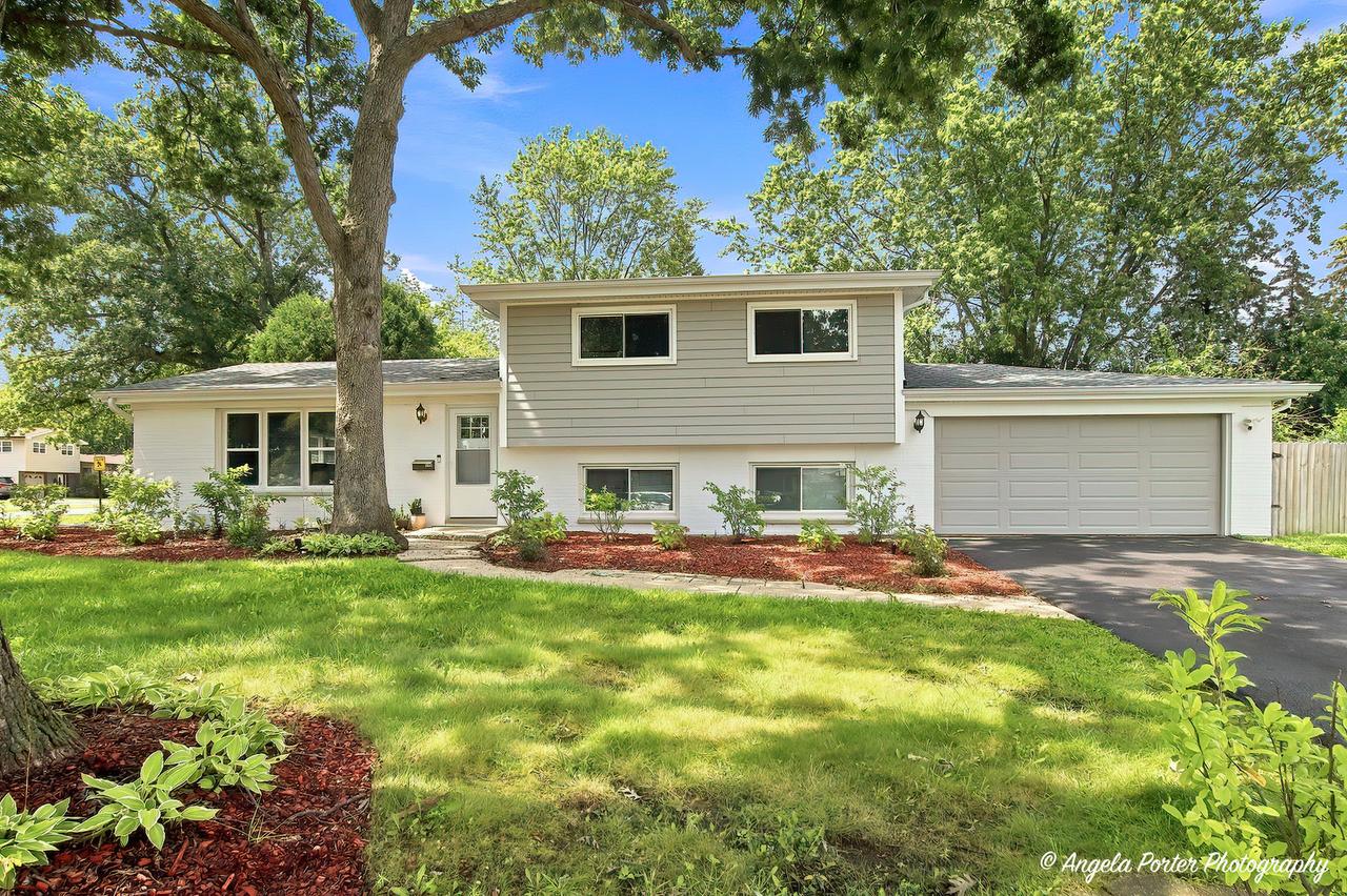 3500 Stonegate Rd., Waukegan, IL 60087