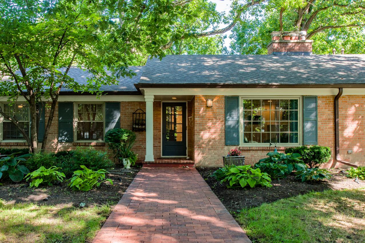 33W420 Shagbark Ln., Wayne, IL 60184