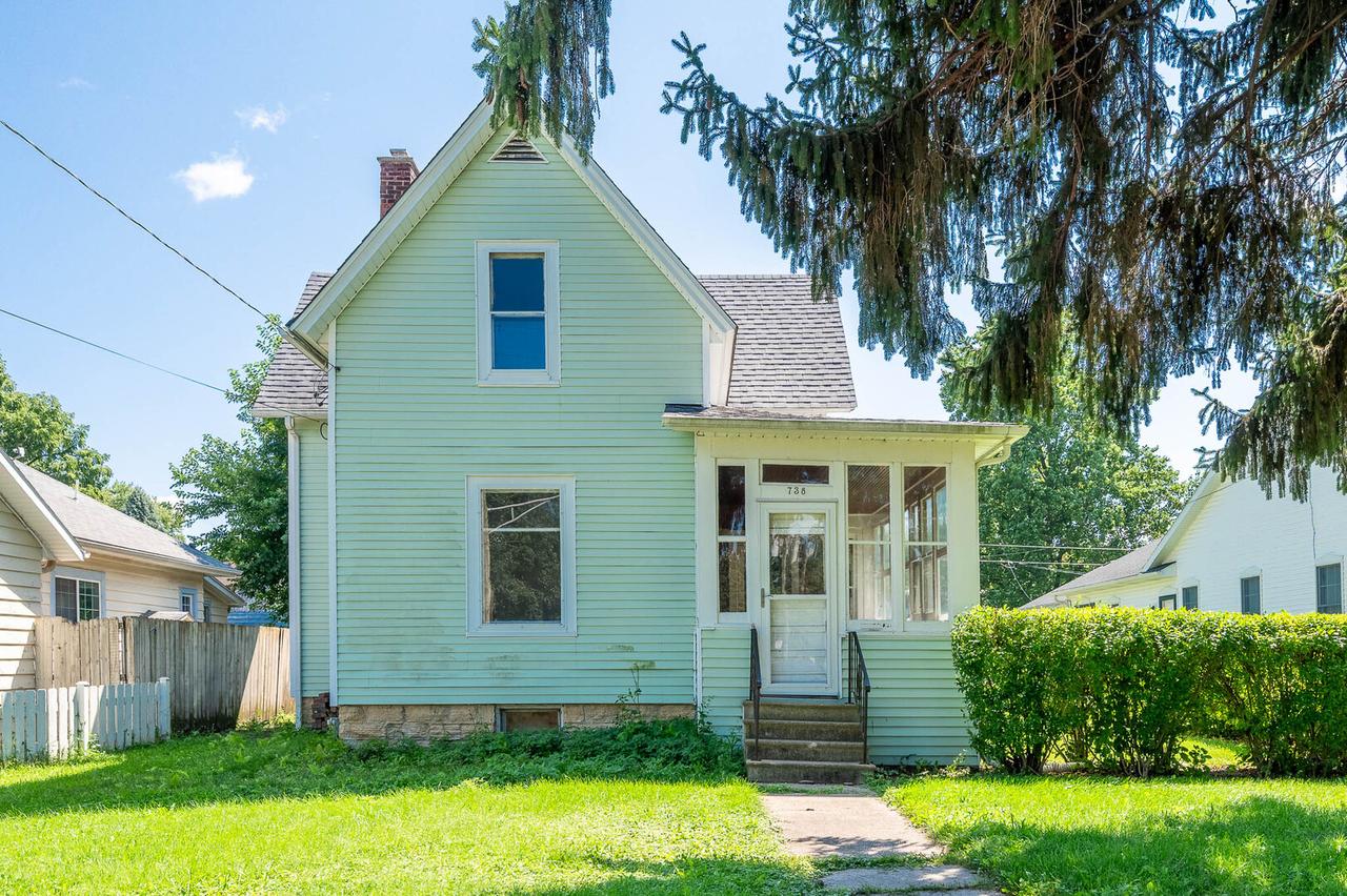 738 S 1st St., Dekalb, IL 60115