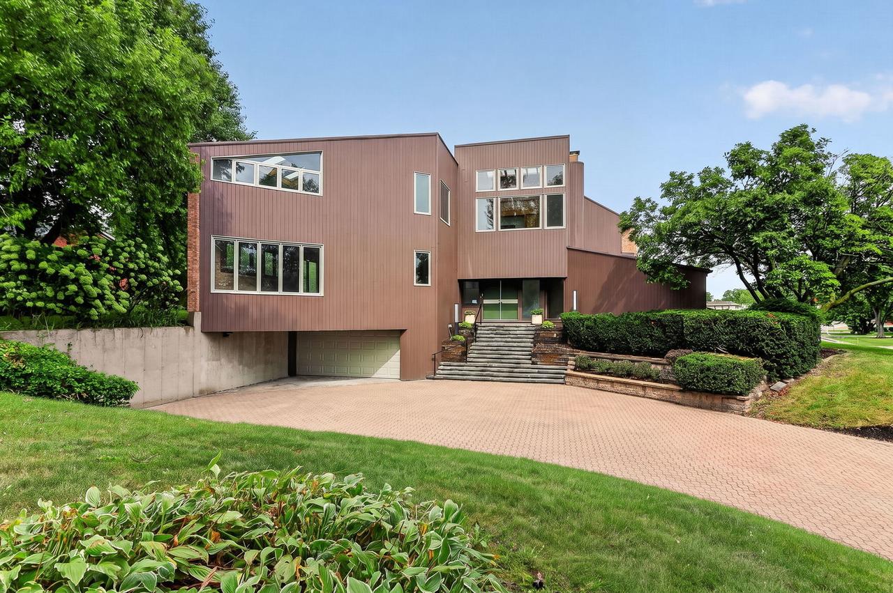 42 Royal Vale Dr., Oak Brook, IL 60523