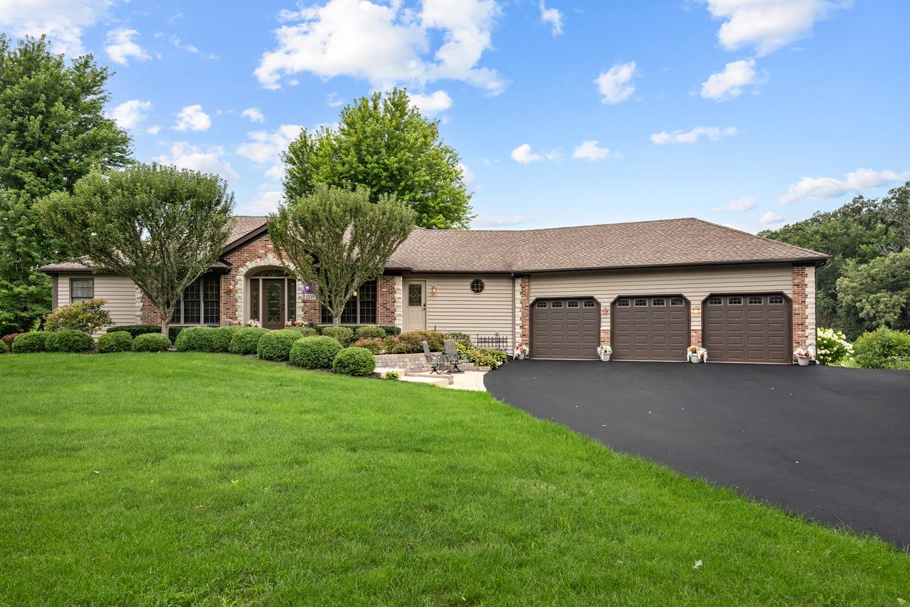 11119 Pebble Dr., Huntley, IL 60142