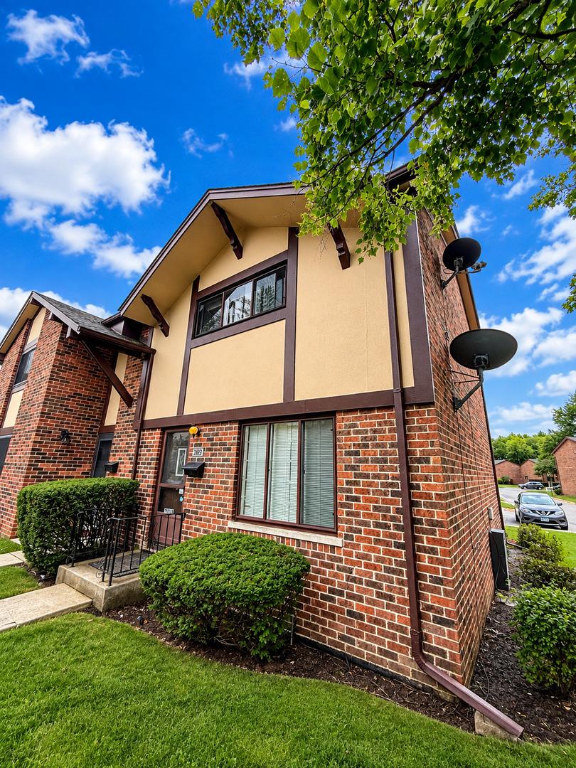 18W123 Kirkland Ln., Villa Park, IL 60181