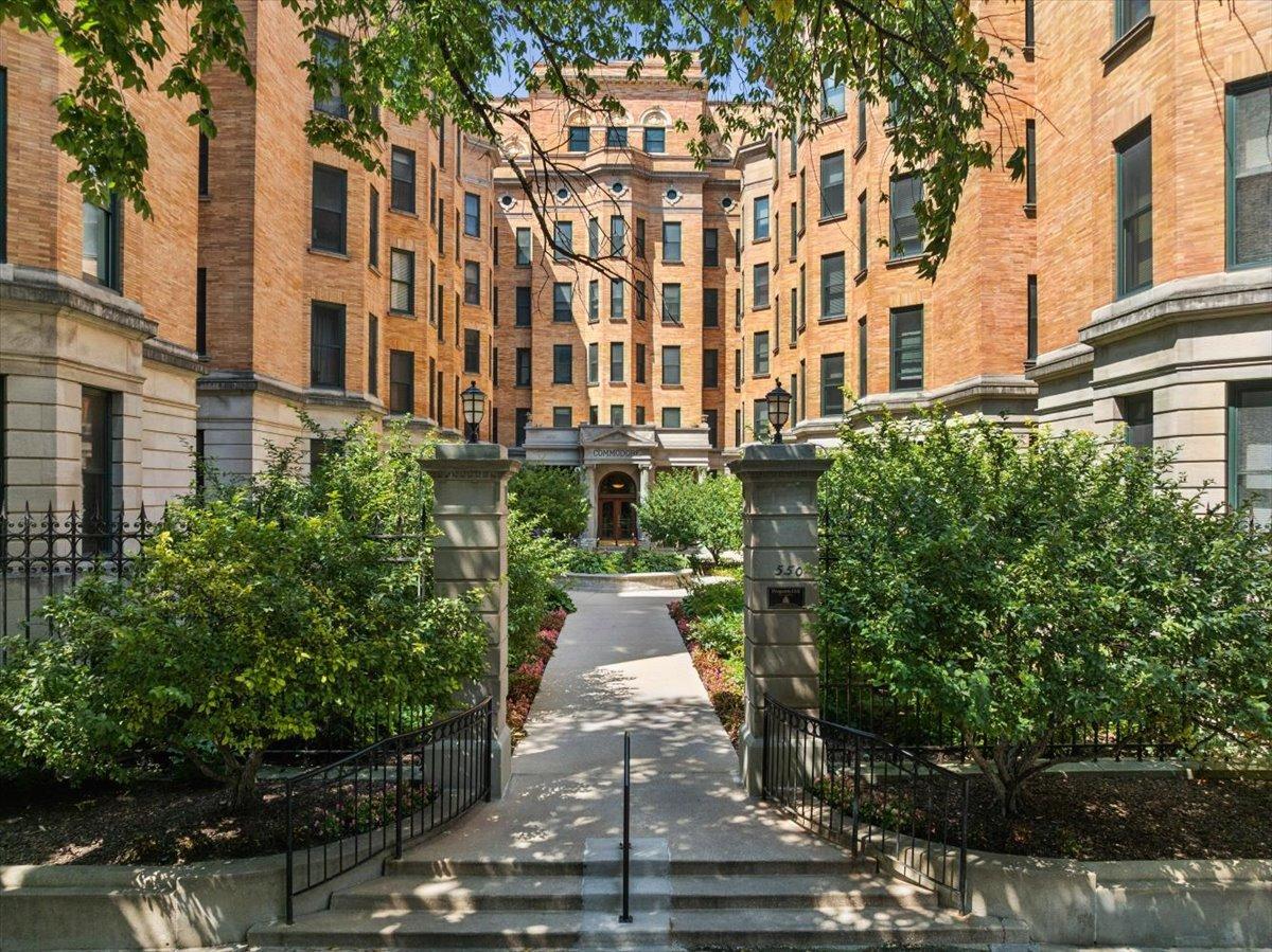 550 W Surf St. #104, Chicago, IL 60657