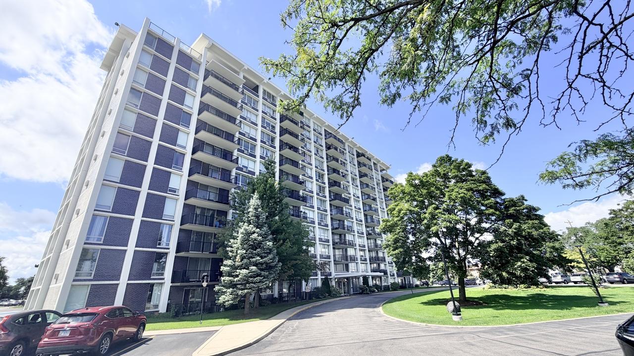 8801 W Golf Rd. #10B, Niles, IL 60714