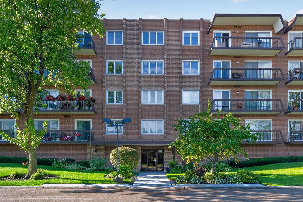 8001 W Courte Dr. #411, Niles, IL 60714