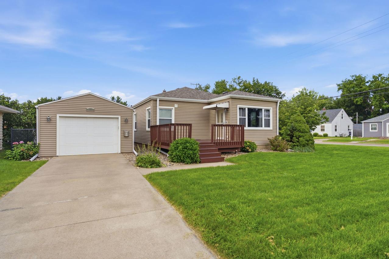5231 11th Avenue B, Moline, IL 61265