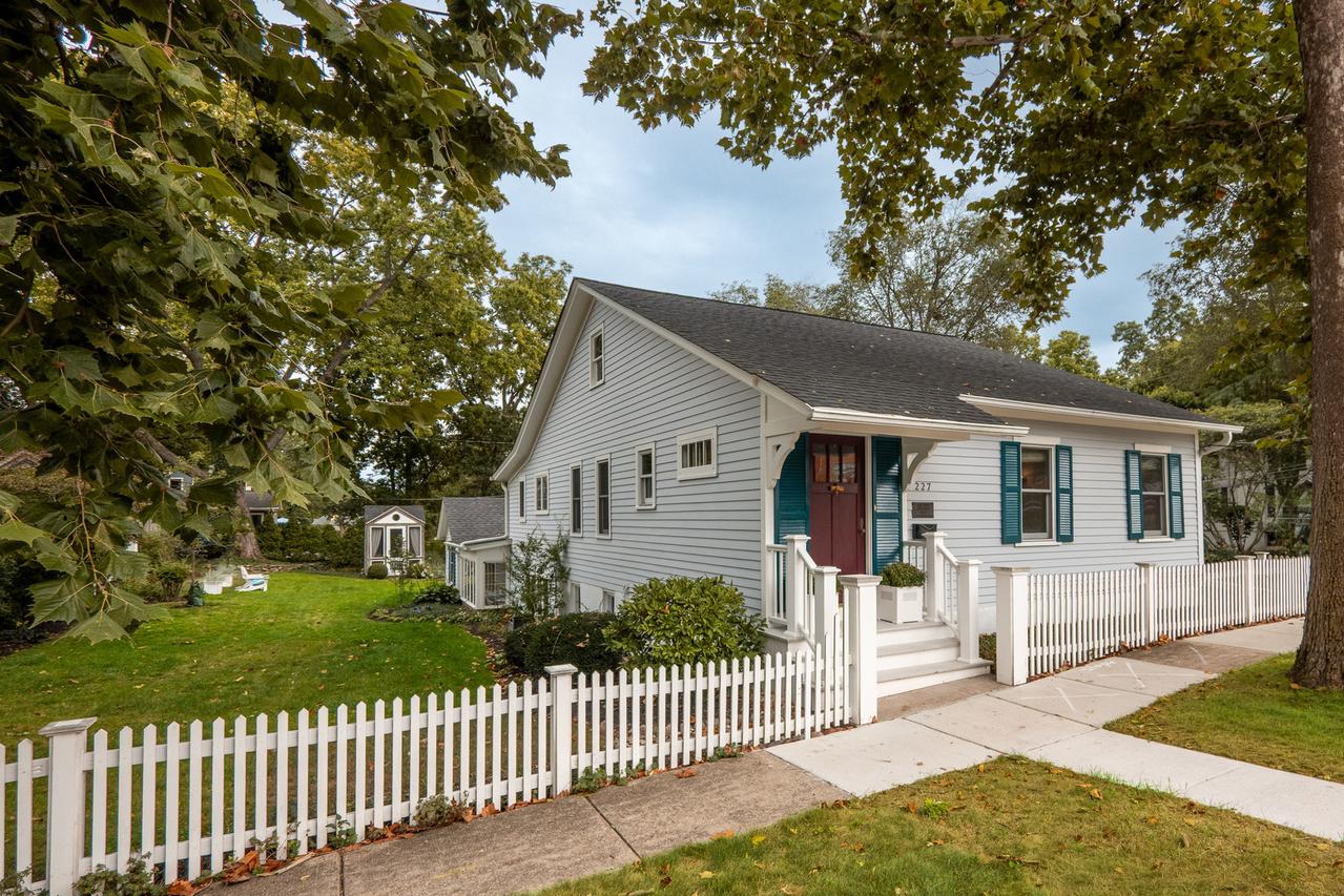 227 S 2nd St., Geneva, IL 60134