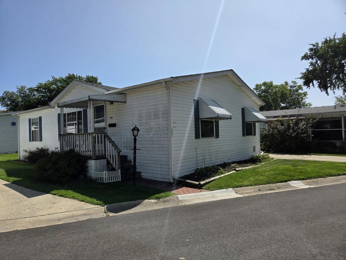 1071 Lake Terrace Rd., Elgin, IL 60123