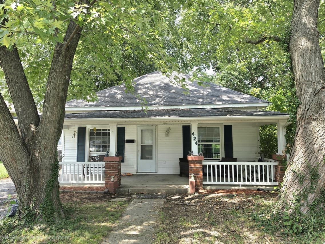 424 Elles Ave., Carterville, IL 62918