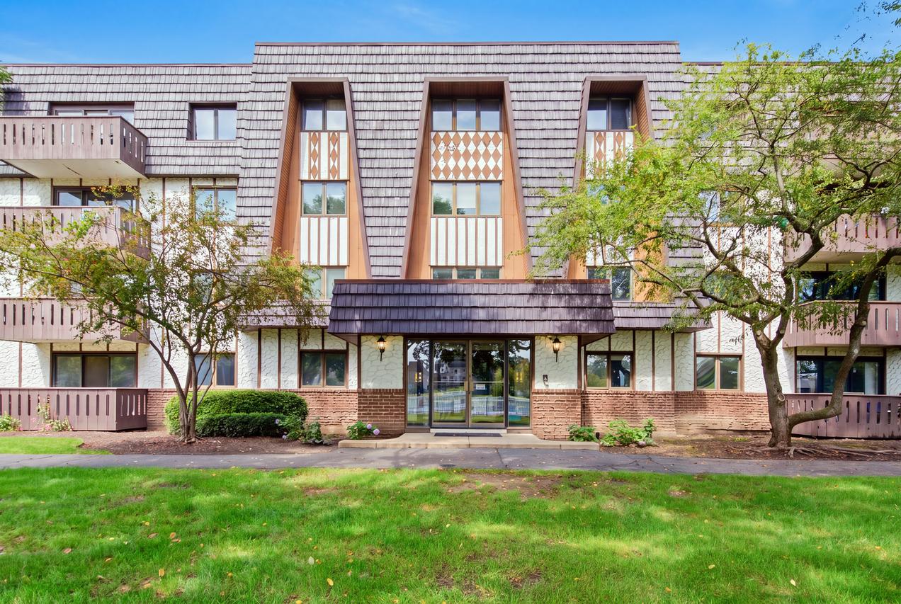 13200 Heiden Cir. #2301, Lake Bluff, IL 60044