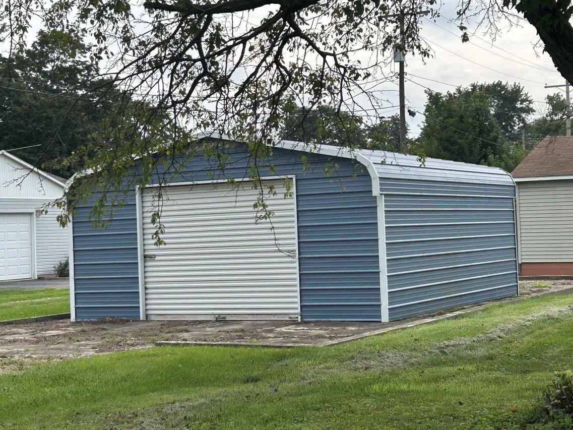 S Gray St., Sidell, IL 61876