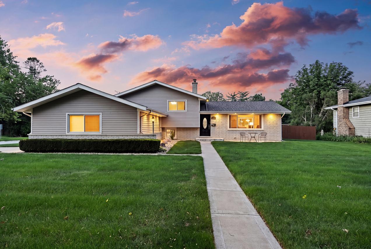 1236 Sandpiper Ln., Naperville, IL 60540