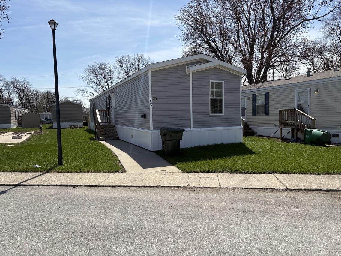 602 Virginia Ave., Lynwood, IL 60411