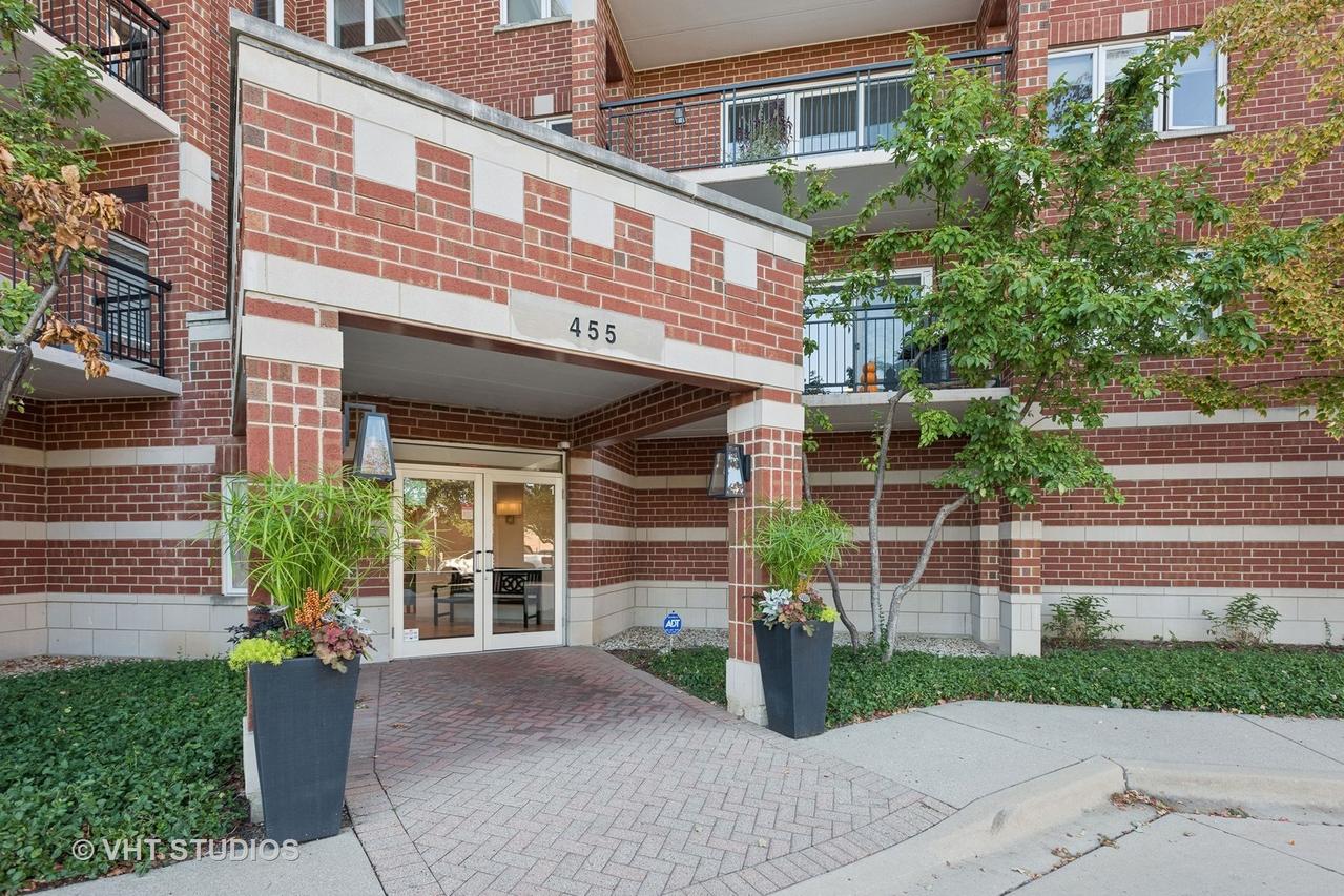 455 W Front St. #501, Wheaton, IL 60187