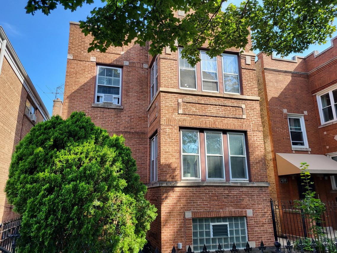 4140 W Barry Ave., Chicago, IL 60641