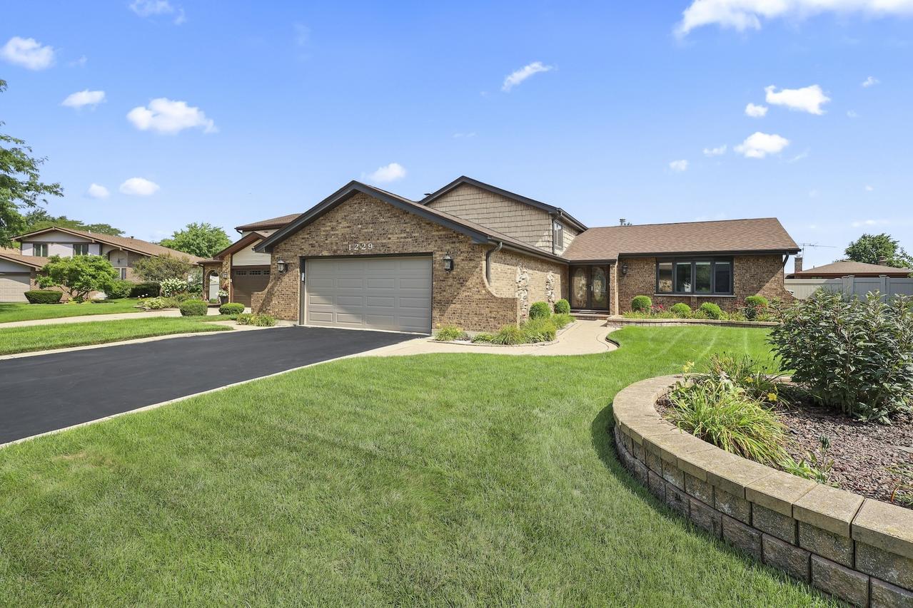 1229 Anvil Ct., Addison, IL 60101