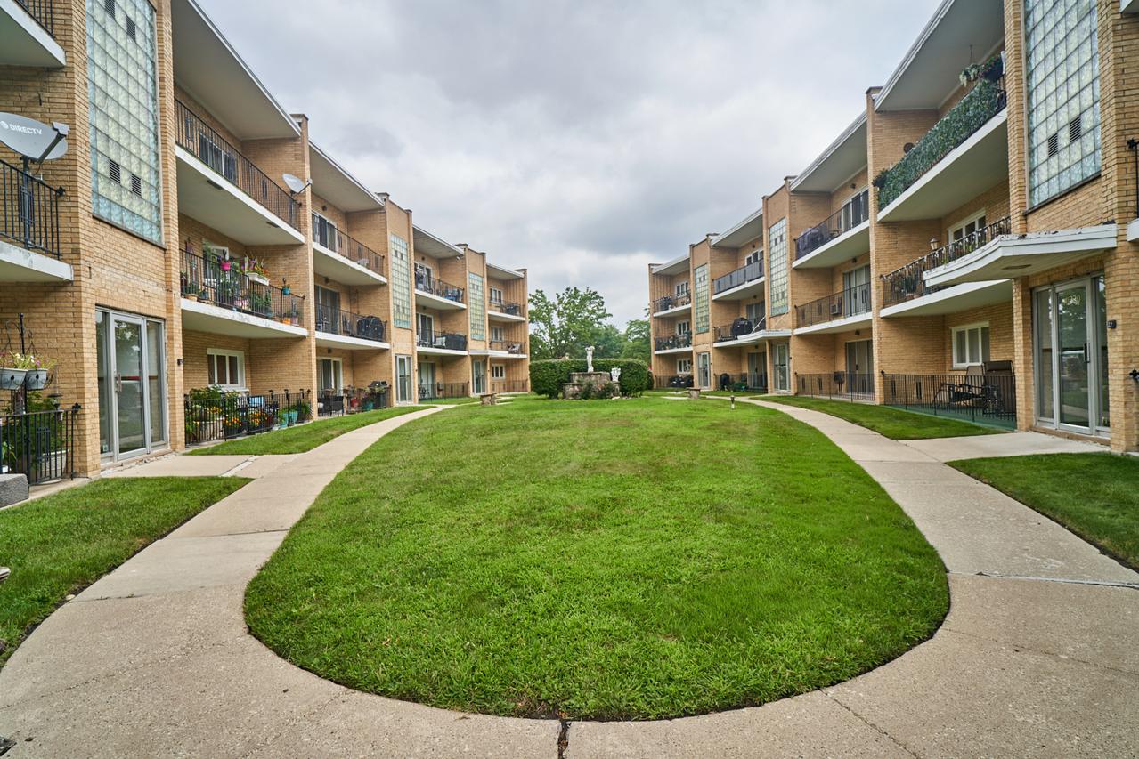 10316 S Pulaski Rd. #203, Oak Lawn, IL 60453