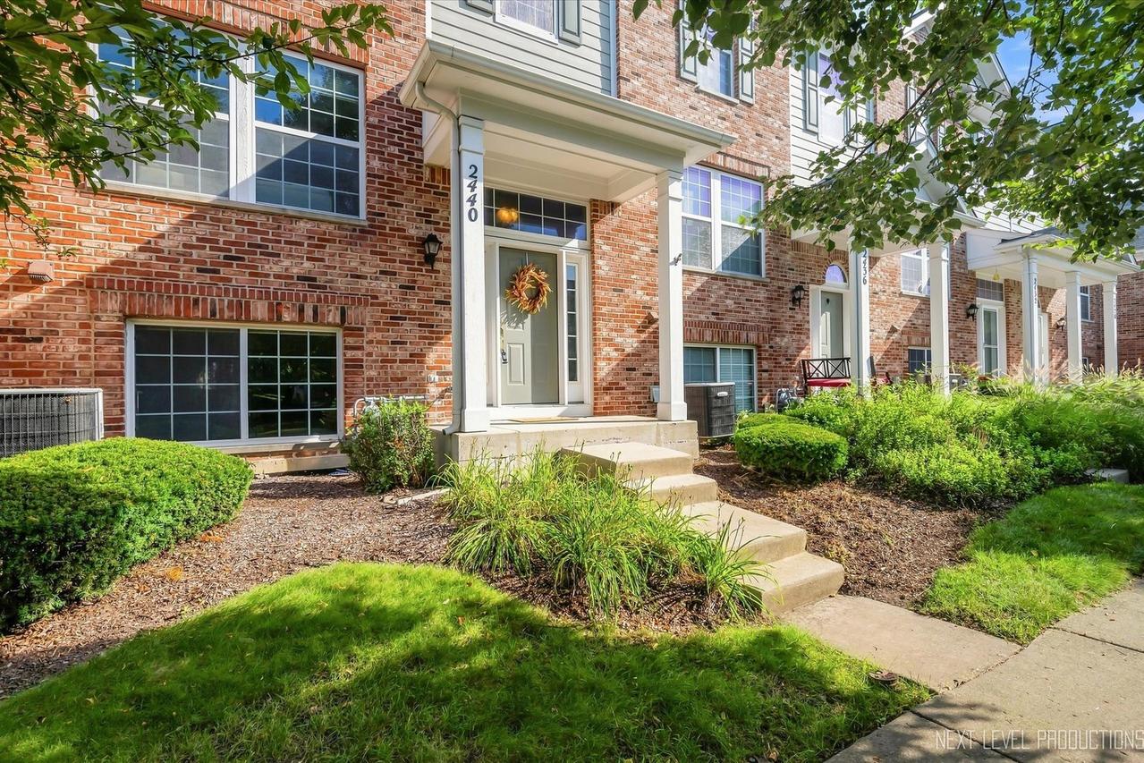 2440 Anna Way, Elgin, IL 60124