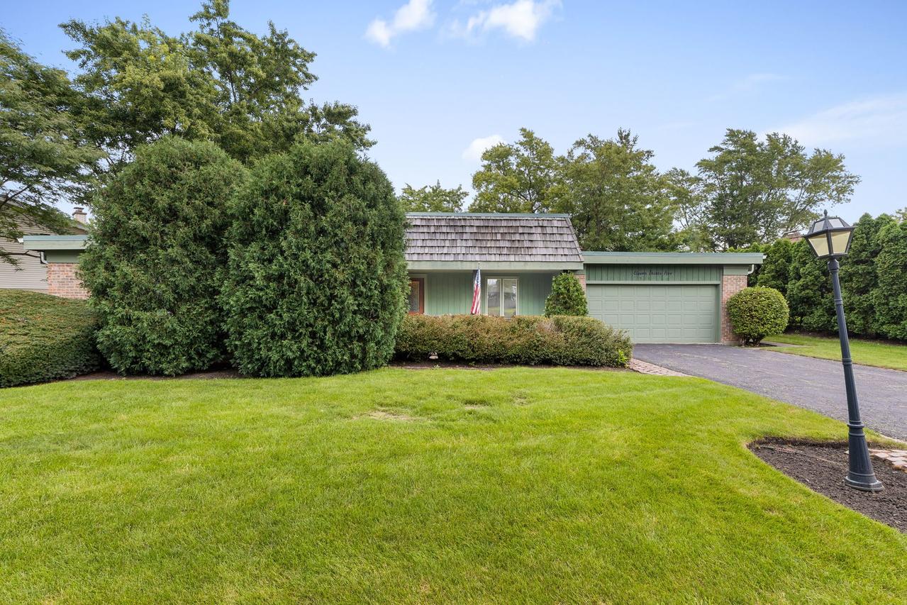 1135 Adirondack Dr., Northbrook, IL 60062