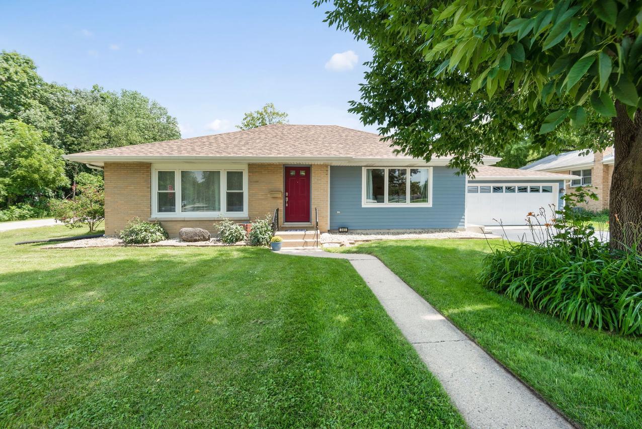 365 N Alleghany Rd., Grayslake, IL 60030
