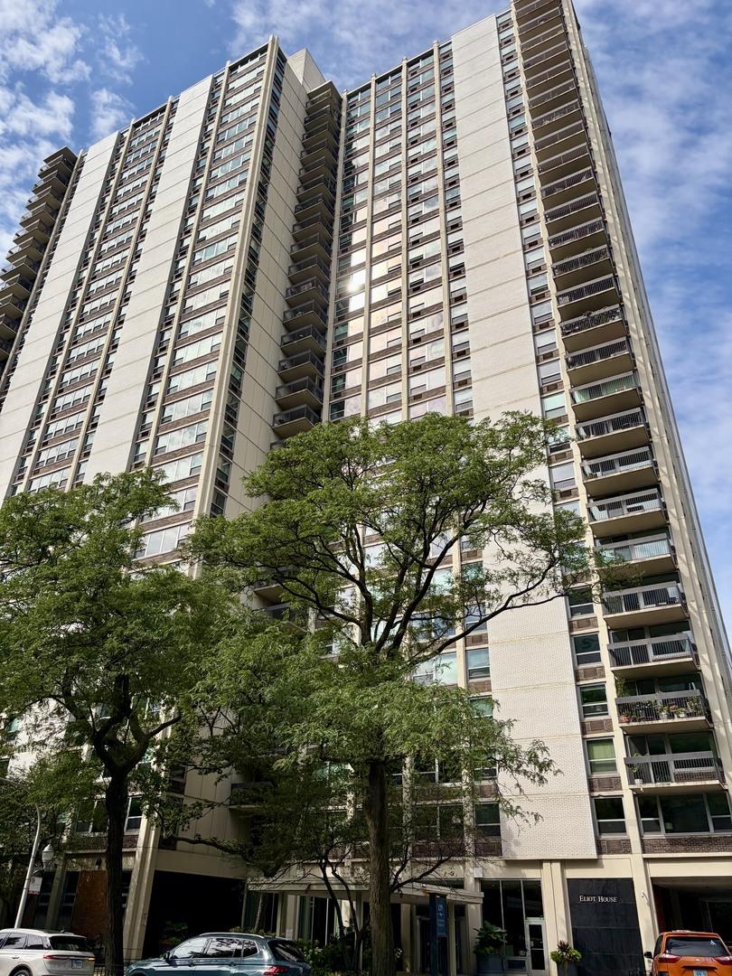 1255 N Sandburg Ter. #2304E, Chicago, IL 60610