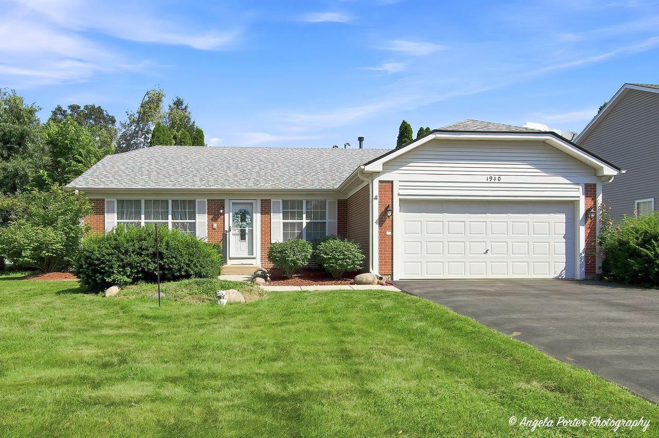 1940 Honey Locust Dr., Algonquin, IL 60102