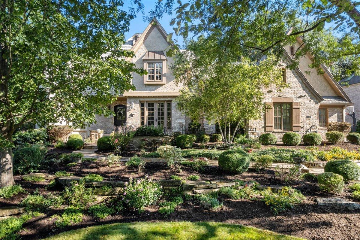 3202 Royal Fox Dr., St. Charles, IL 60174