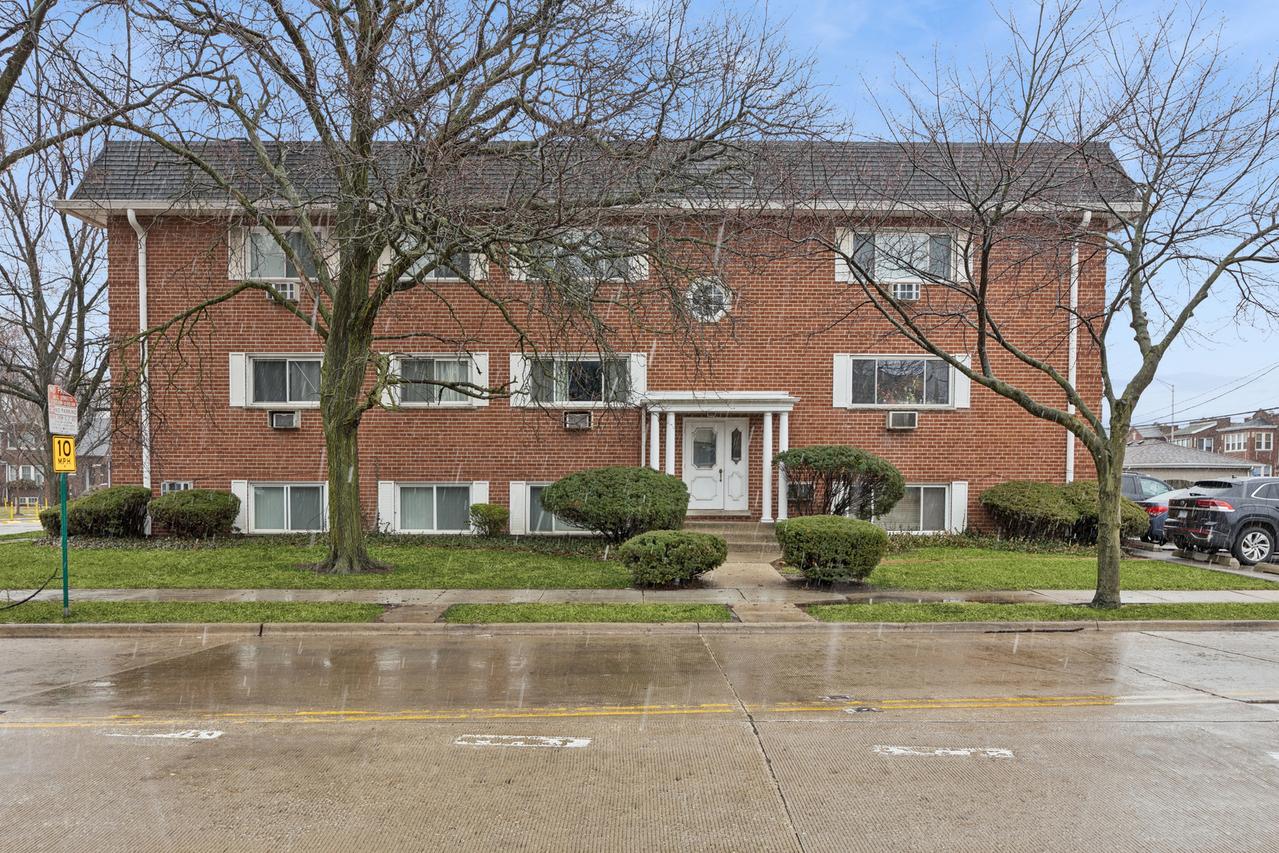 727 S Maple Ave. #100, Oak Park, IL 60304