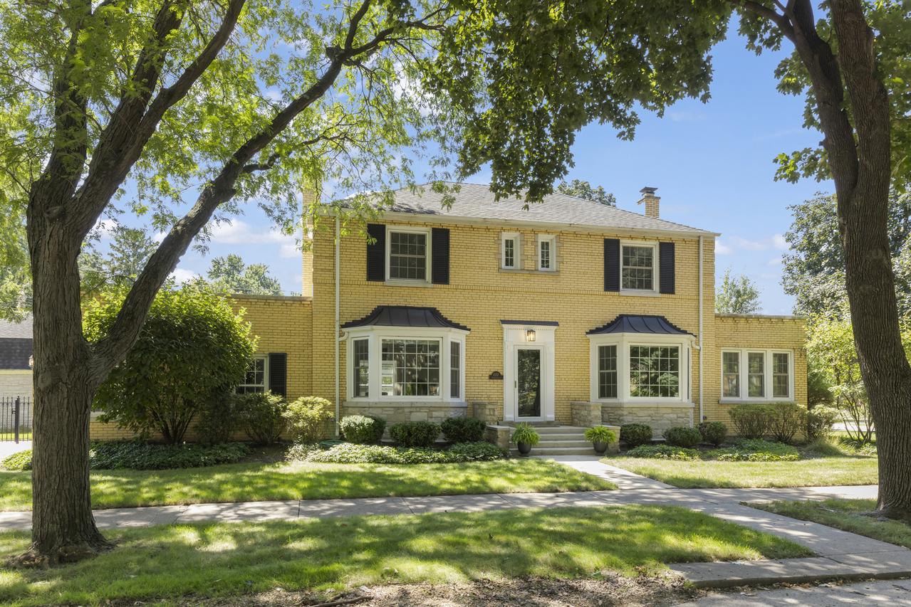6557 N Ponchartrain Blvd., Chicago, IL 60646