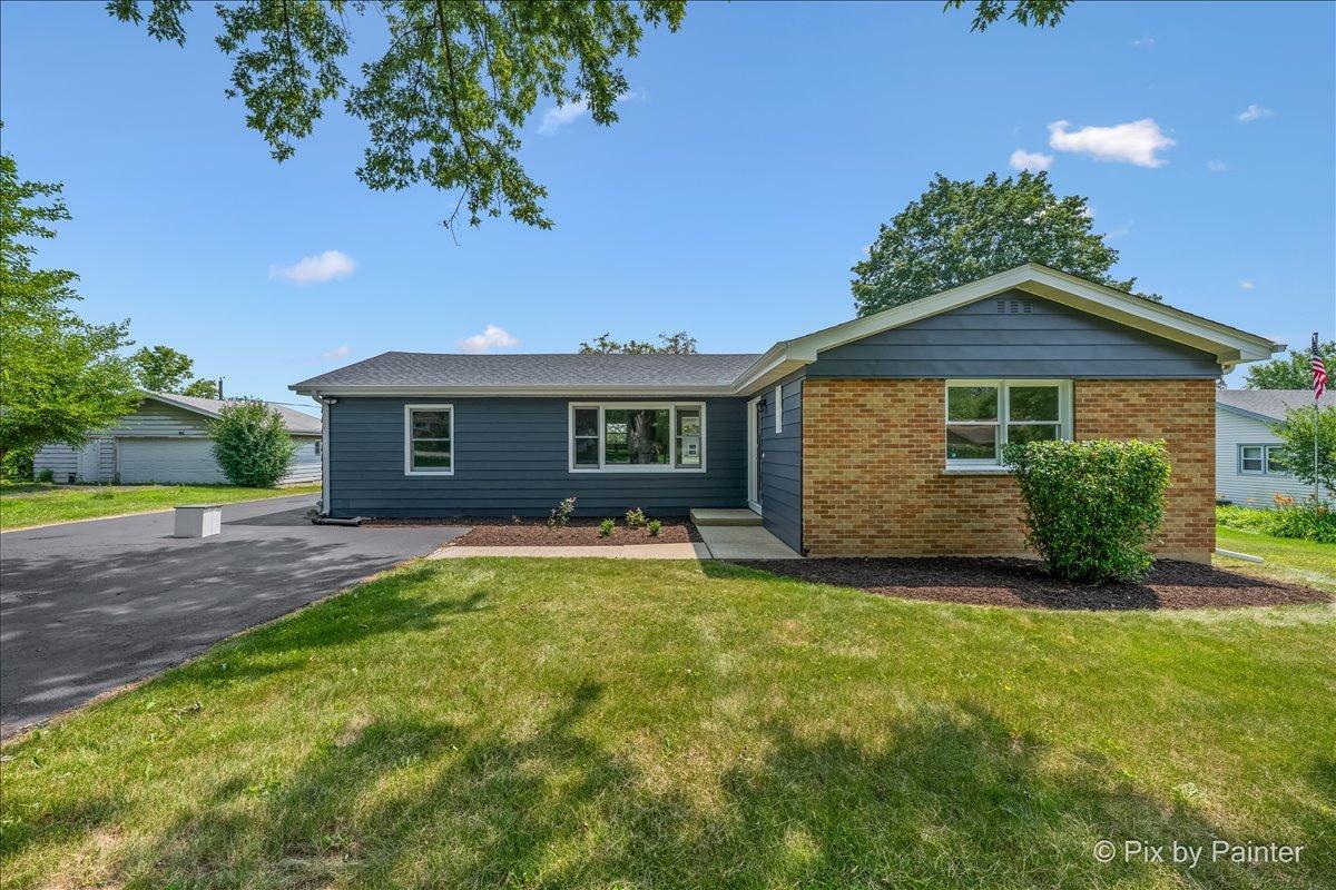 355 Hilltop Dr., North Aurora, IL 60542