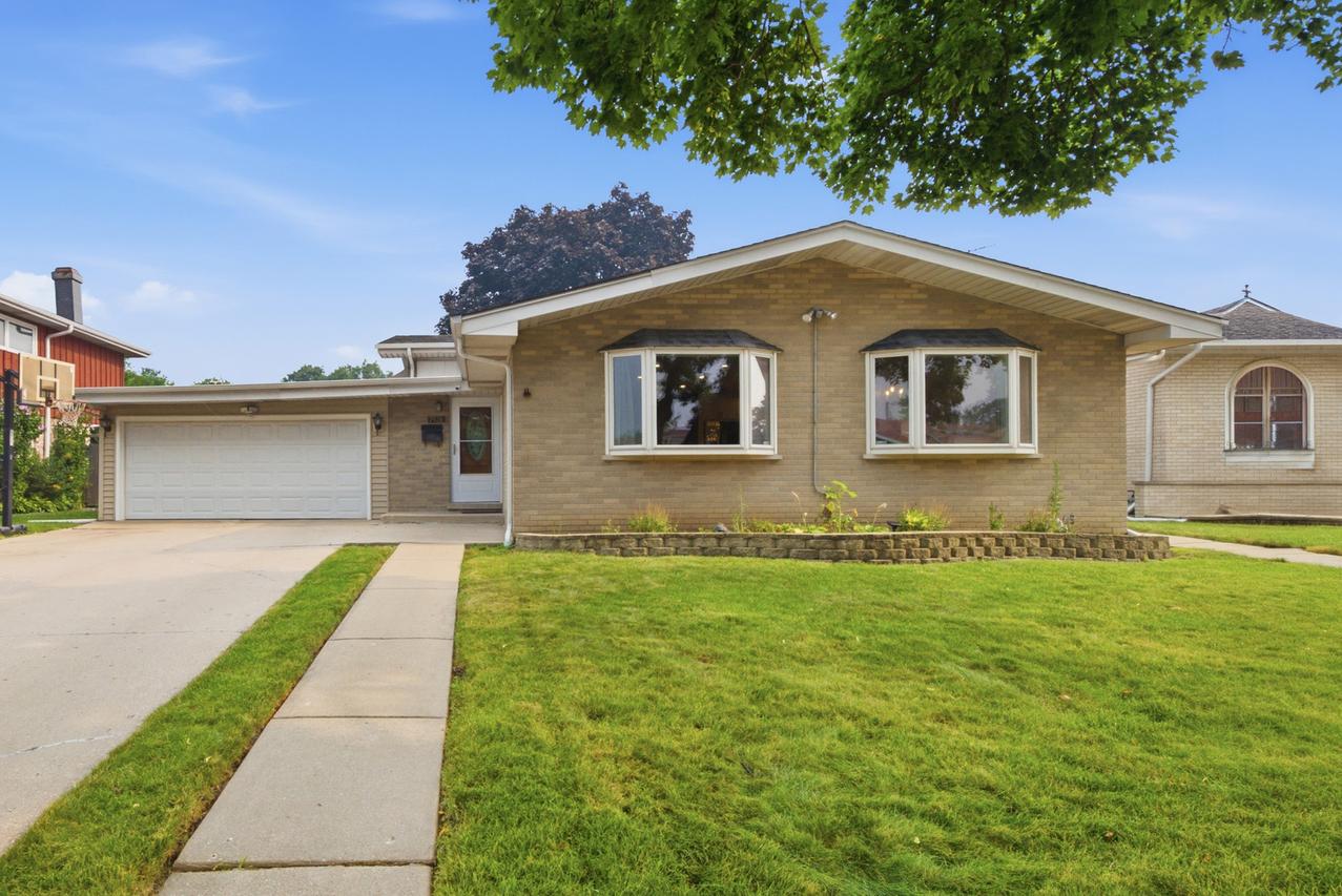 7928 Arcadia St., Morton Grove, IL 60053