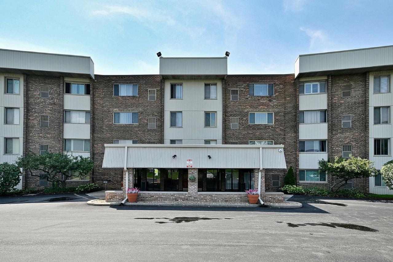 841 N York Rd. #226, Elmhurst, IL 60126