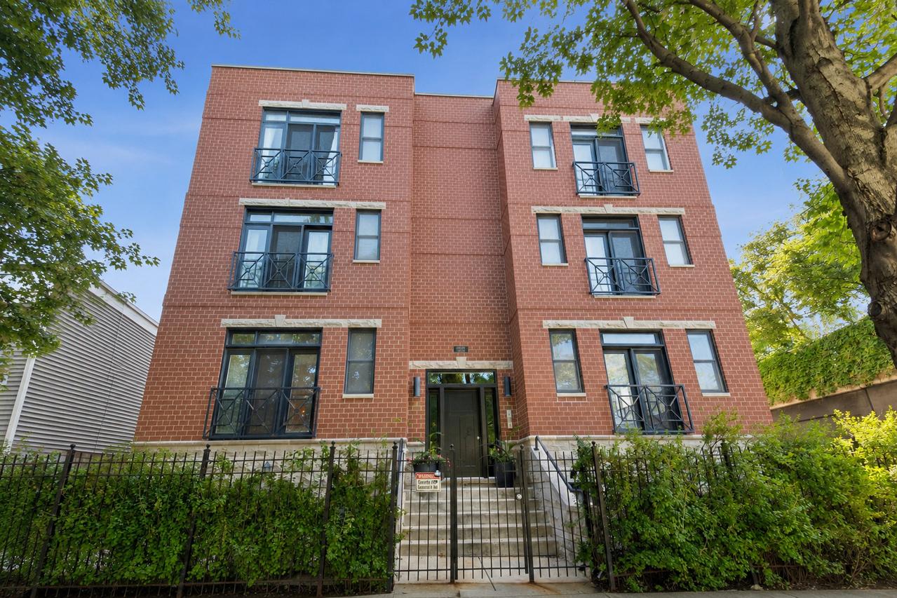 1801 N Kedzie Ave. #1-S, Chicago, IL 60647