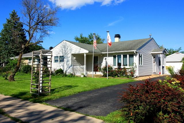2213 Cedar St., Des Plaines, IL 60018